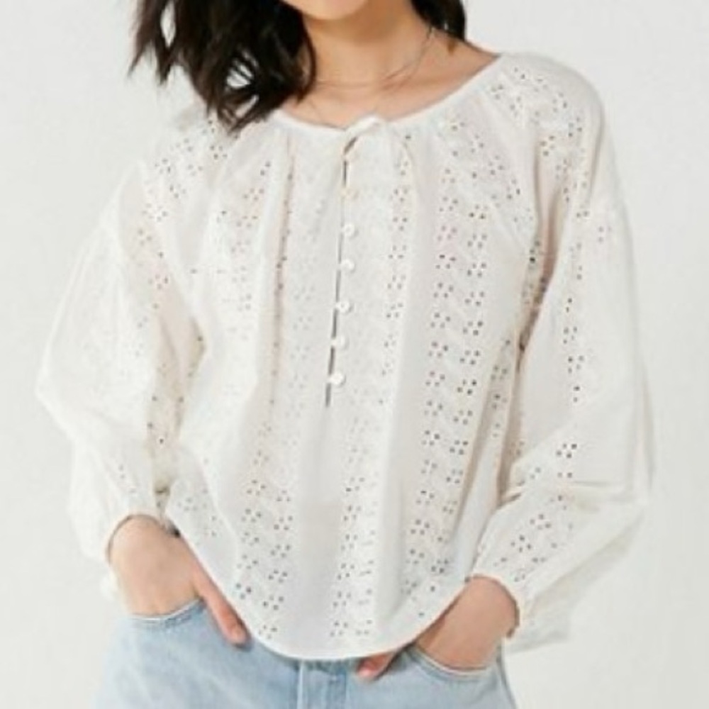 Urban Outfitters‎ White Eyelet Button-Back Blouse Size XS